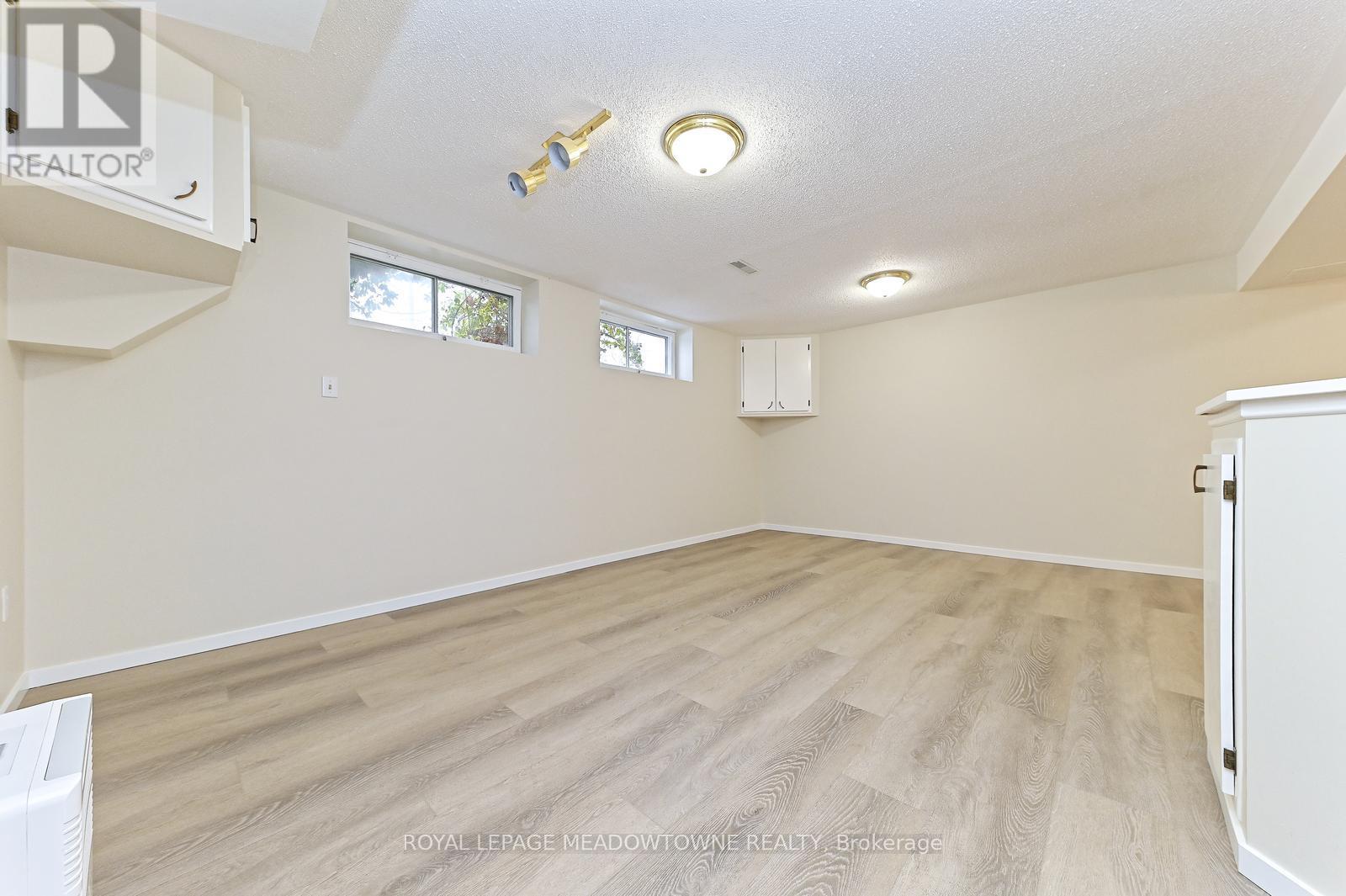 14 Moore Park Crescent, Halton Hills, Ontario  L7G 2T1 - Photo 24 - W12690042