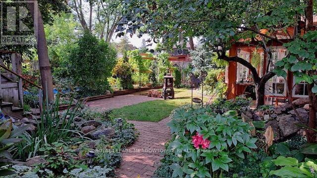 14 Moore Park Crescent, Halton Hills, Ontario  L7G 2T1 - Photo 8 - W12690042