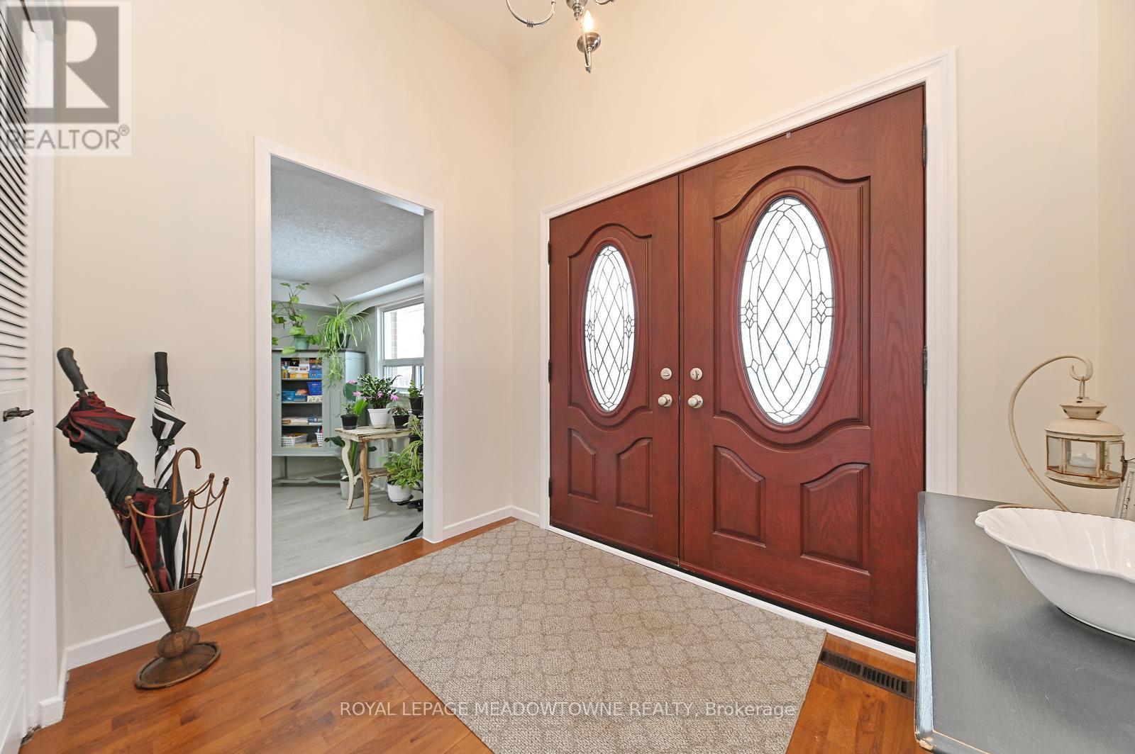 14 Moore Park Crescent, Halton Hills, Ontario  L7G 2T1 - Photo 9 - W12690042