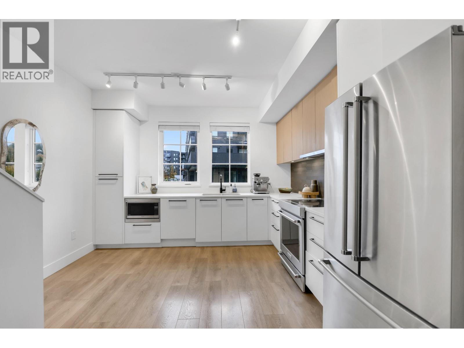 1379 Marinaside Place, Squamish, British Columbia  V8B 1A8 - Photo 9 - R3078627