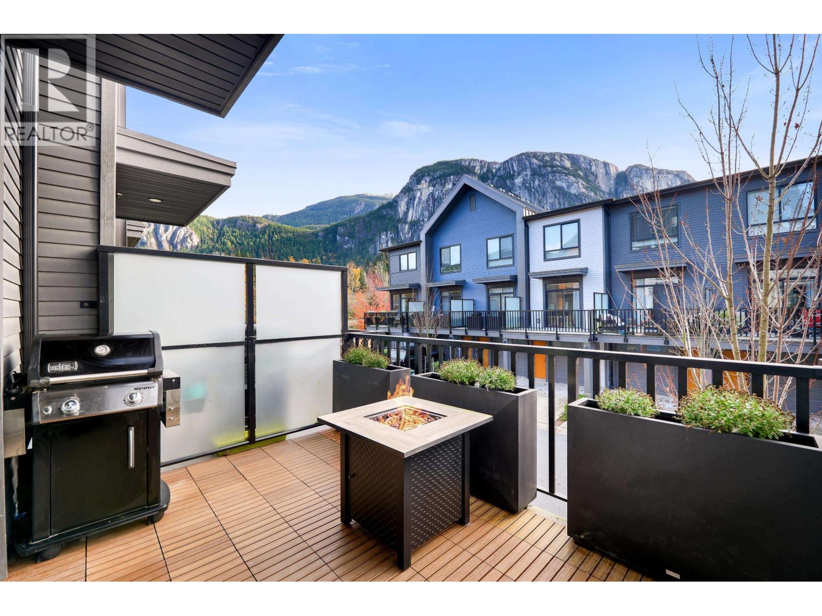 1379 Marinaside Place, Squamish, British Columbia  V8B 1A8 - Photo 3 - R3078627