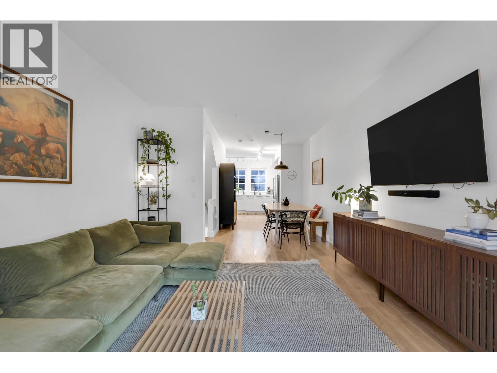 1379 Marinaside Place, Squamish, British Columbia  V8B 1A8 - Photo 5 - R3078627