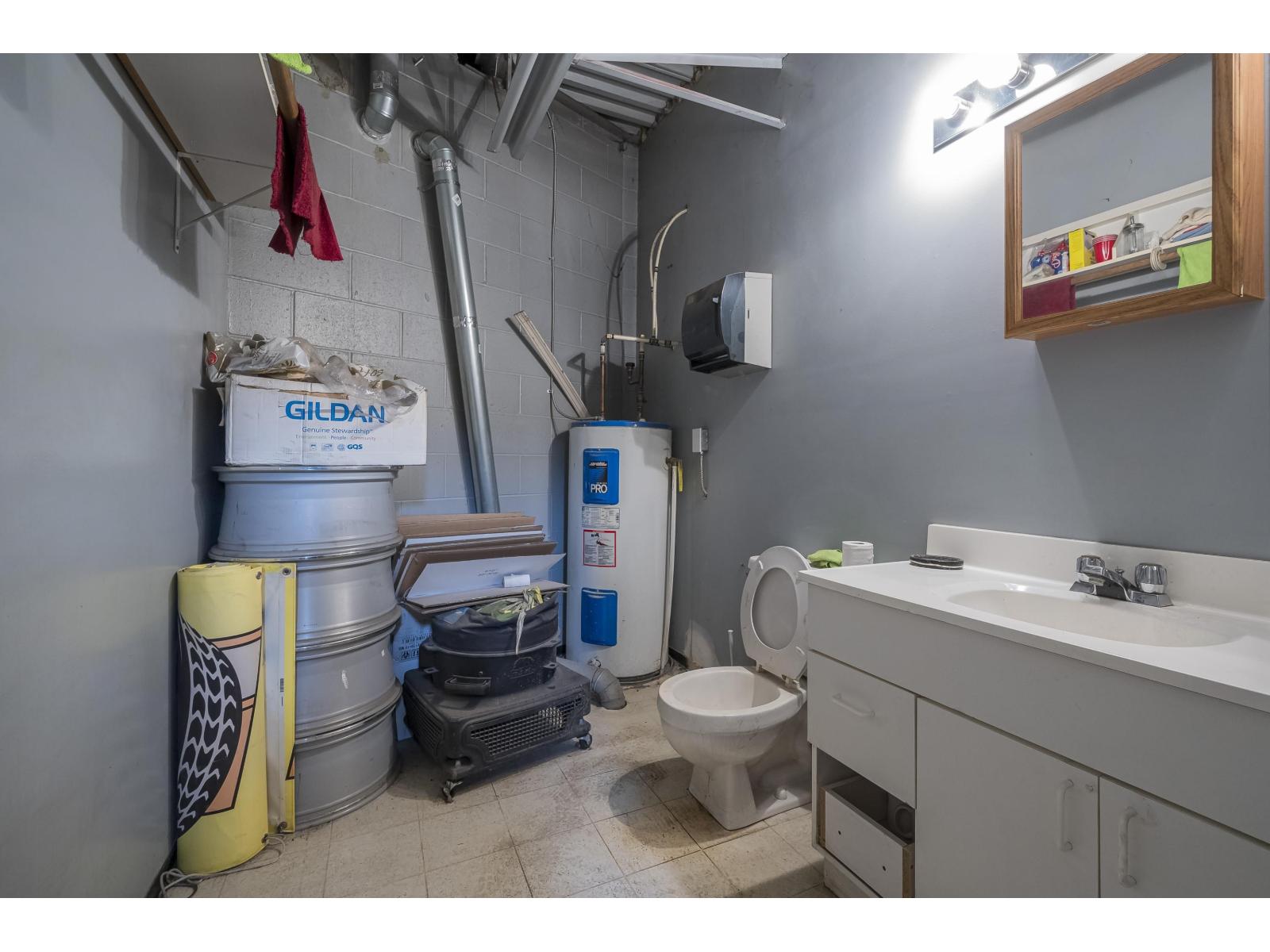 8815 Young Road, Chilliwack Proper South, Chilliwack, British Columbia  V2P 4P6 - Photo 15 - C8075053