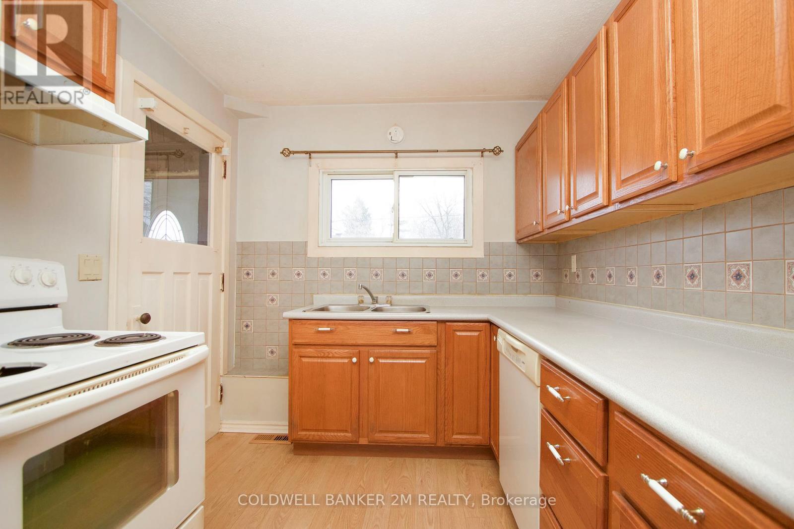 754 Gifford Street, Oshawa, Ontario  L1H 4W2 - Photo 4 - E12690134