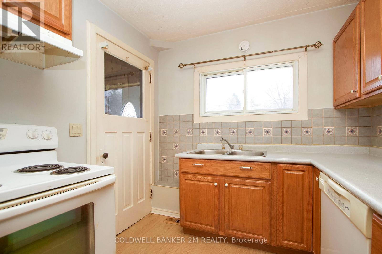 754 Gifford Street, Oshawa, Ontario  L1H 4W2 - Photo 5 - E12690134