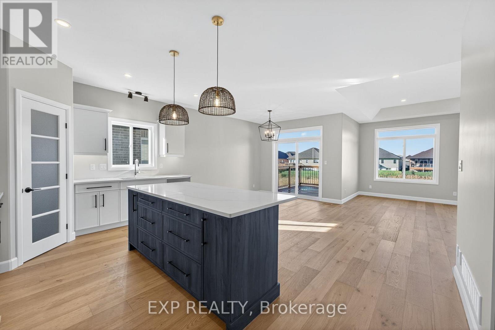 6 Vaughn Court, Belleville, Ontario  K8N 0R7 - Photo 5 - X12690122