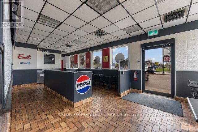 1049 Victoria Street, Petawawa, Ontario  K8H 2E2 - Photo 8 - X9515685