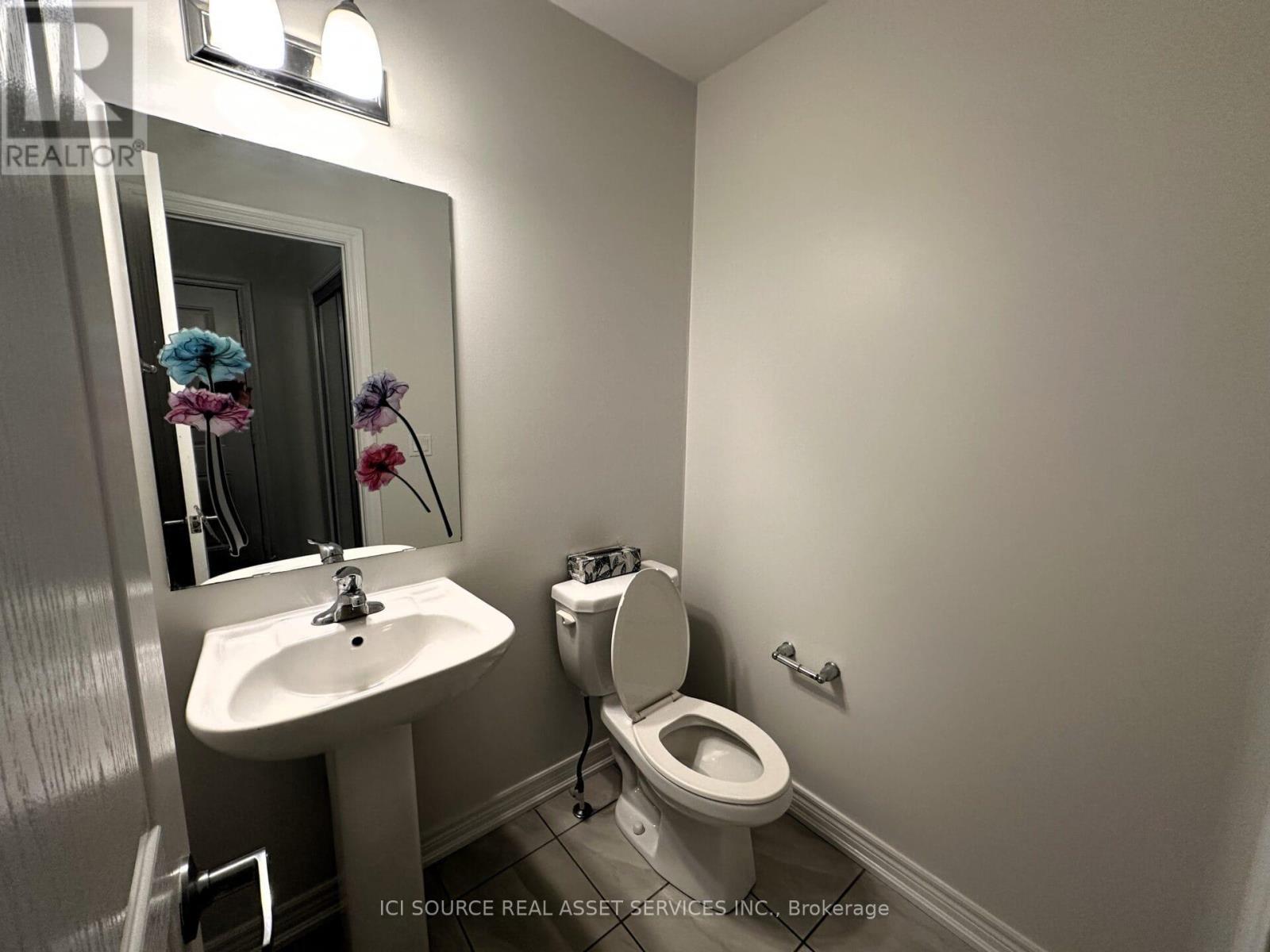 29 Tabaret Crescent, Oshawa, Ontario  L1L 0G5 - Photo 2 - E12635642