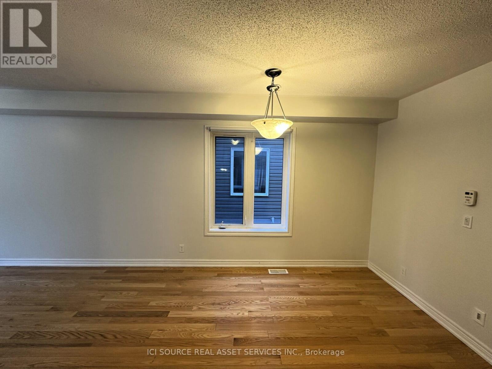 29 Tabaret Crescent, Oshawa, Ontario  L1L 0G5 - Photo 3 - E12635642