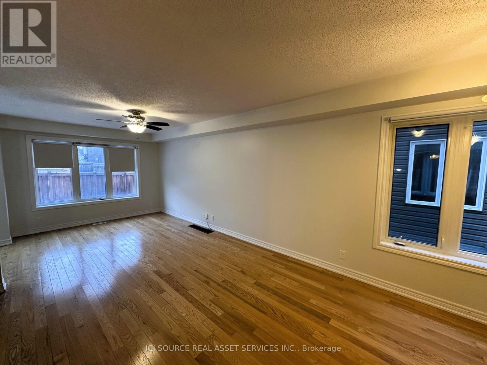 29 Tabaret Crescent, Oshawa, Ontario  L1L 0G5 - Photo 4 - E12635642