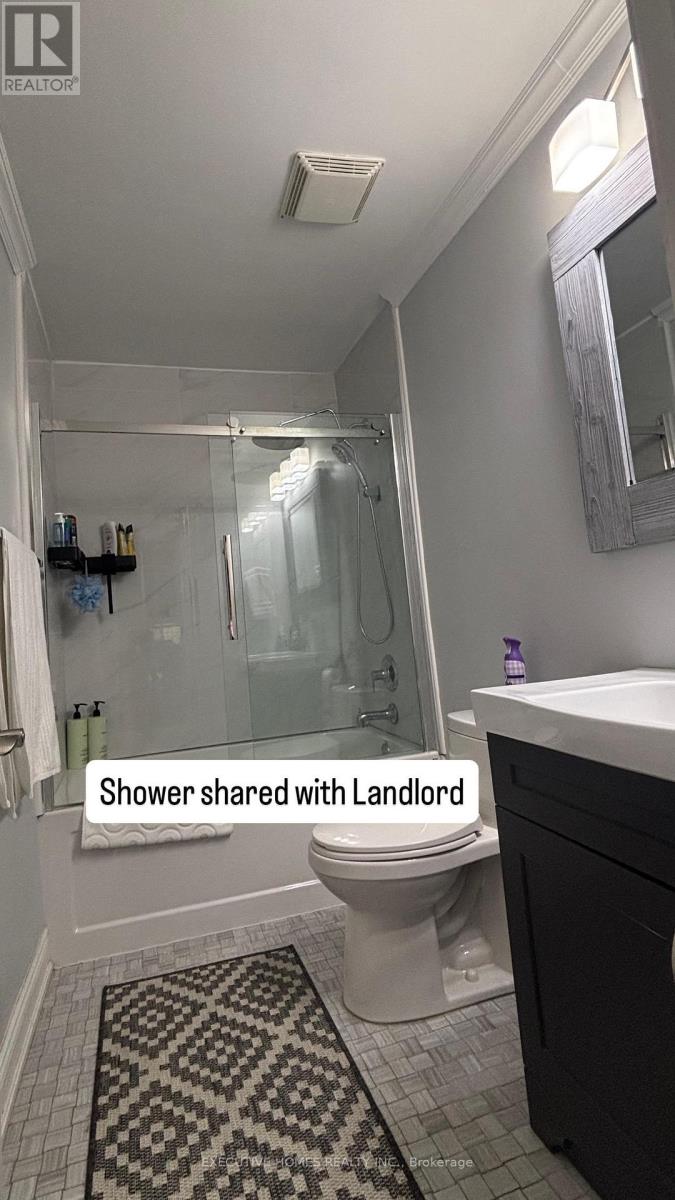 1341 Freeport Drive, Mississauga, Ontario  L5C 1S5 - Photo 7 - W12484639