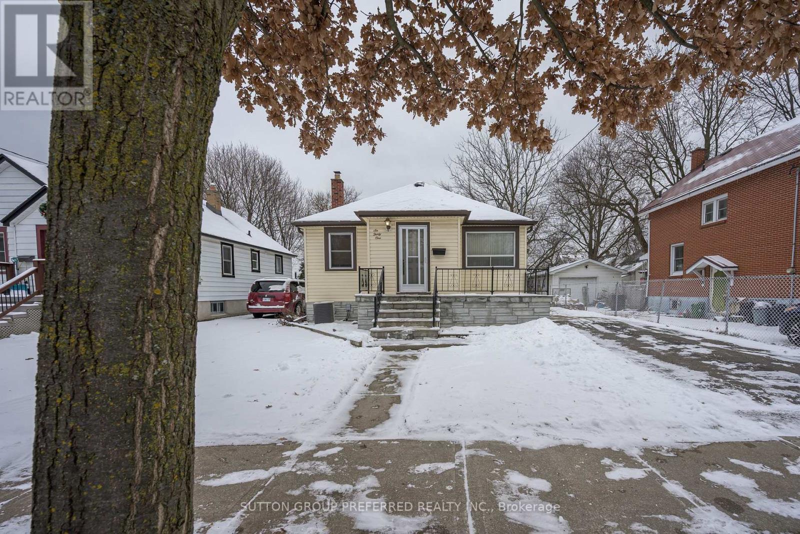 631 Glasgow Street, London East, Ontario  N5Y 1V6 - Photo 3 - X12690100