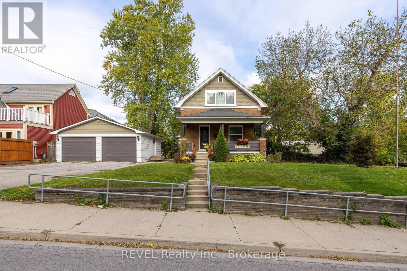 10 Canal Street, St. Catharines, Ontario  L2N 4S6 - Photo 3 - X12686822