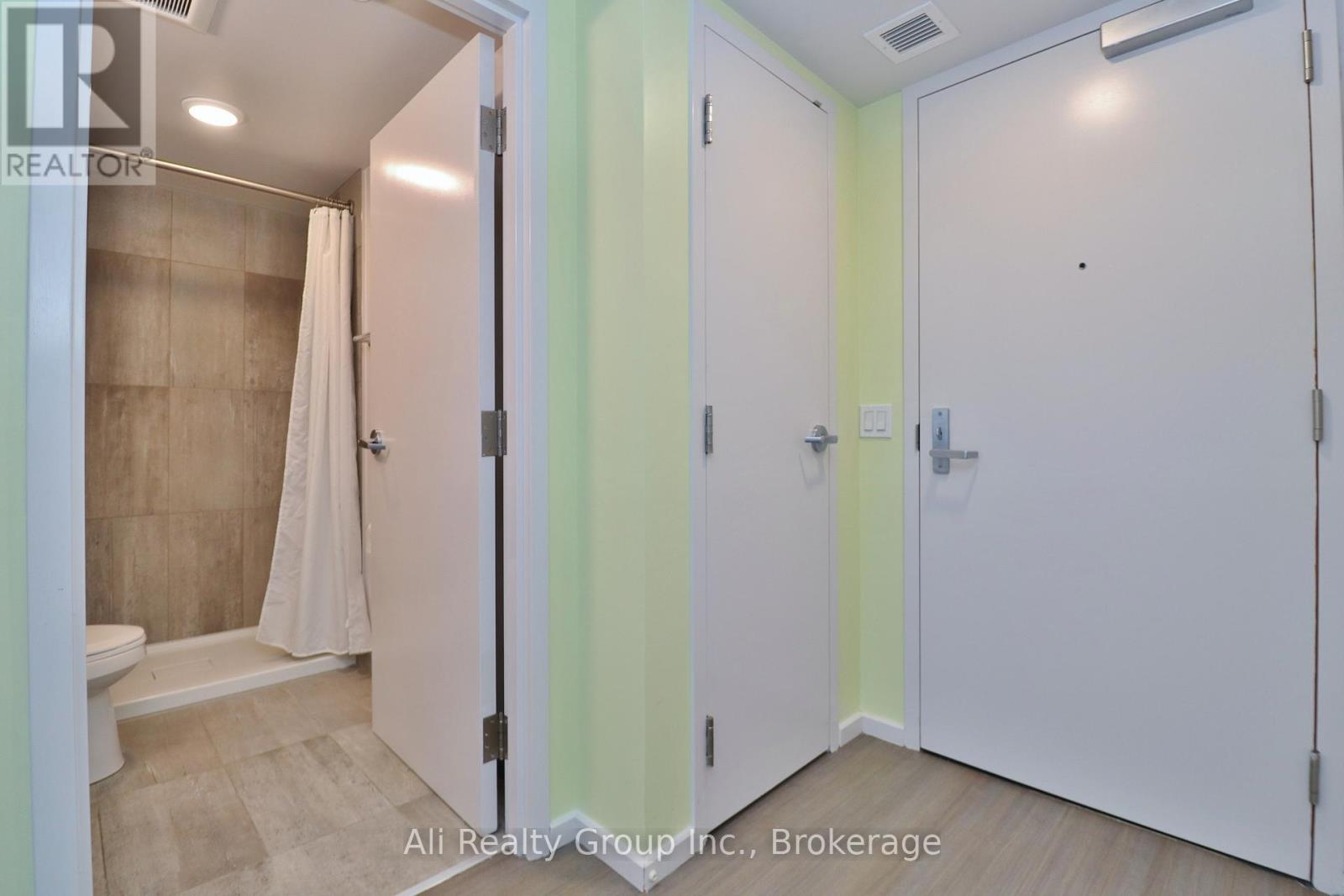 1602 - 105 Champagne Avenue S, Ottawa, Ontario K1S 5E5 - Photo 2 - X12690124