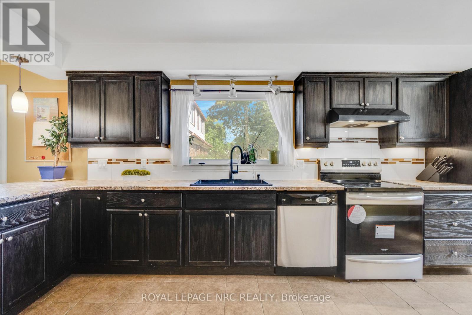 6440 Crawford Street, Niagara Falls, Ontario  L2E 5Z2 - Photo 4 - X12690146