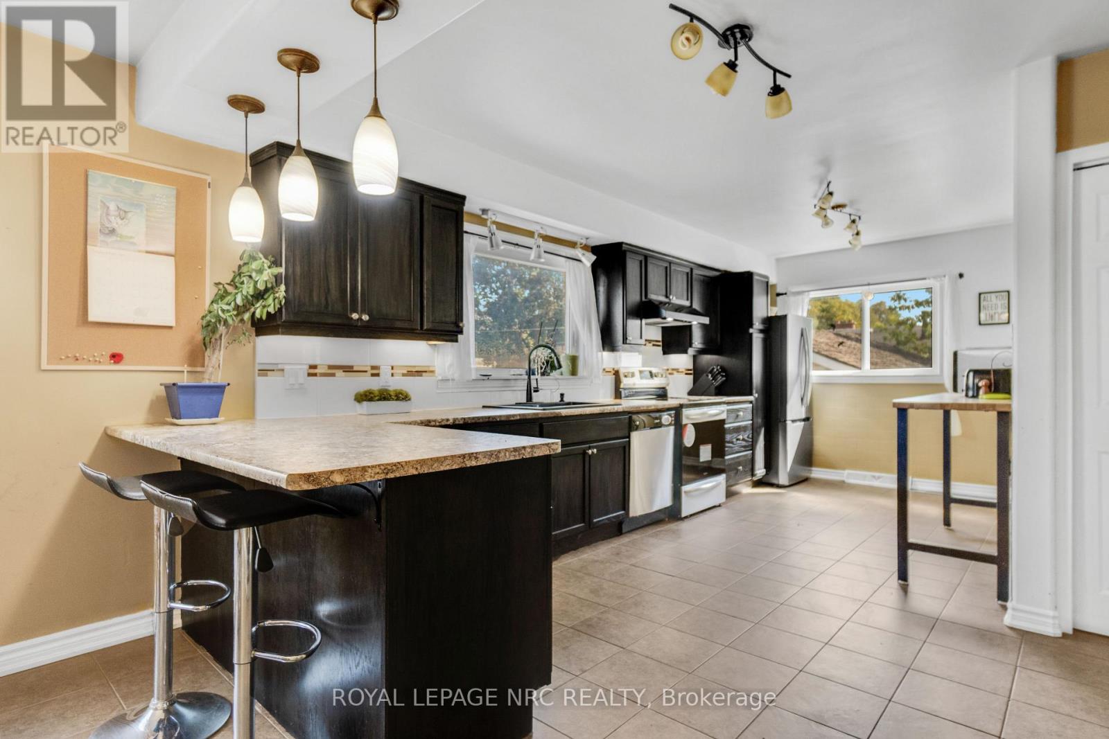 6440 Crawford Street, Niagara Falls, Ontario  L2E 5Z2 - Photo 5 - X12690146