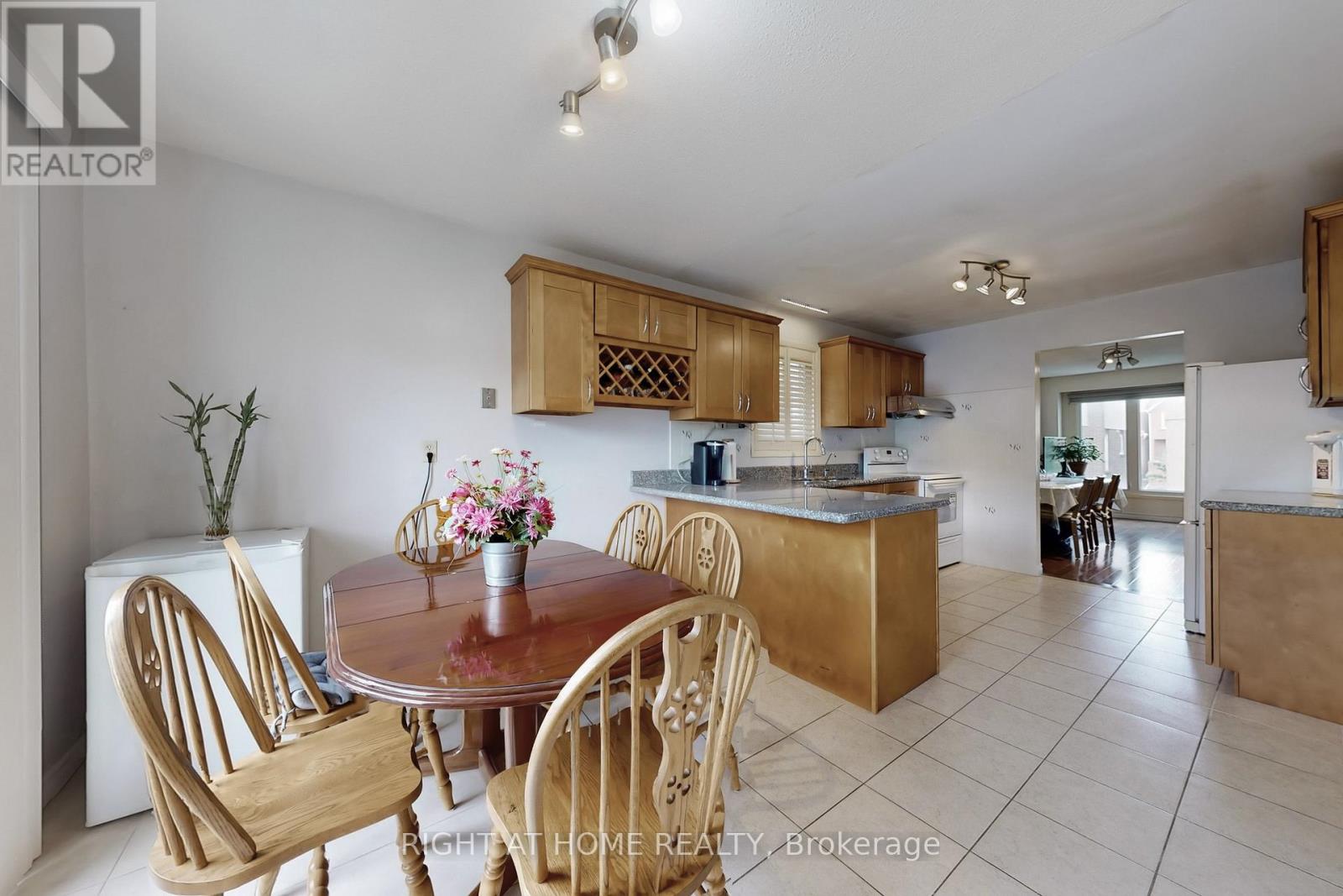 9 Festival Drive, Toronto, Ontario  M2R 3T9 - Photo 11 - C12690086