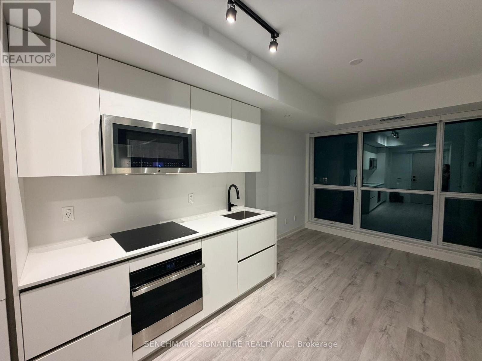 3304 - 327 King Street W, Toronto, Ontario  M5V 0W7 - Photo 1 - C12690088