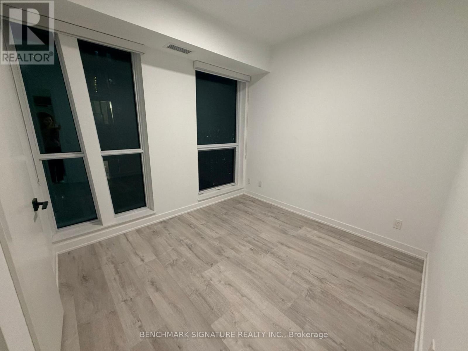 3304 - 327 King Street W, Toronto, Ontario  M5V 0W7 - Photo 2 - C12690088