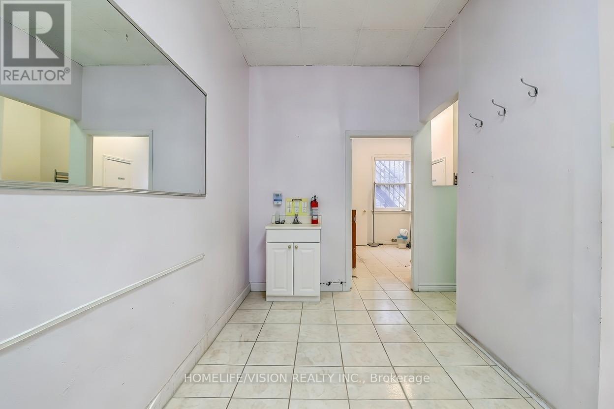 2877 St Clair Avenue E, Toronto, Ontario  M4B 1N4 - Photo 8 - E12690102