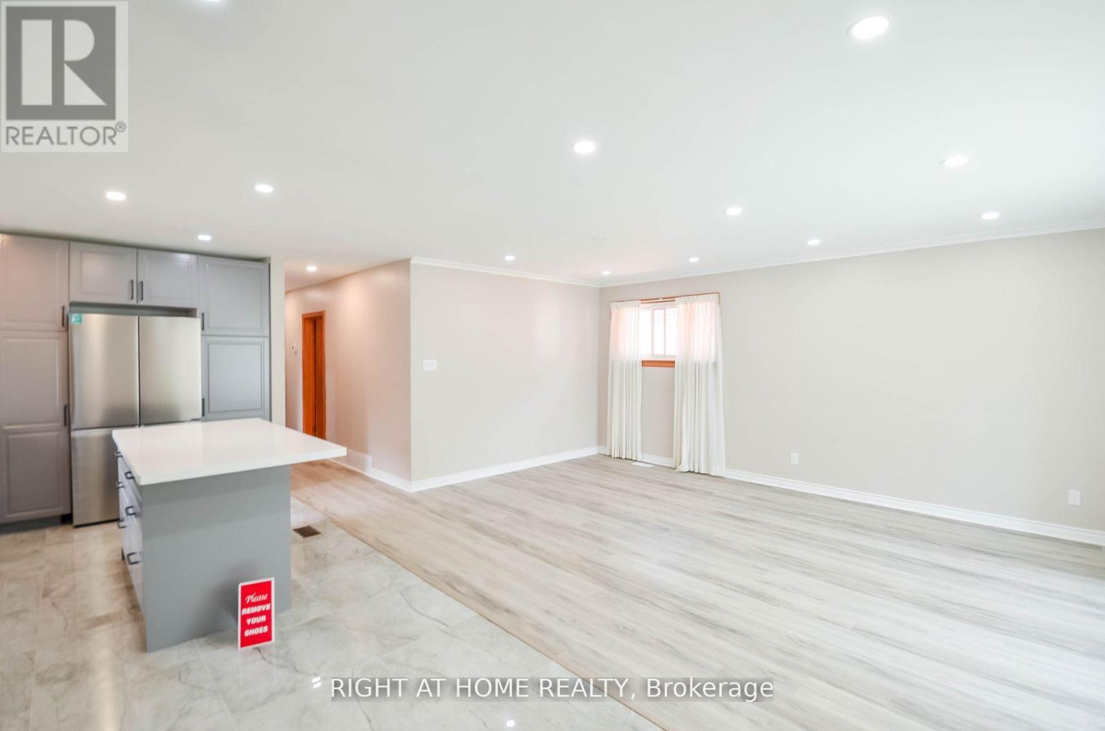 10 Amulet Street, Toronto, Ontario  M1T 2E4 - Photo 4 - E12690114