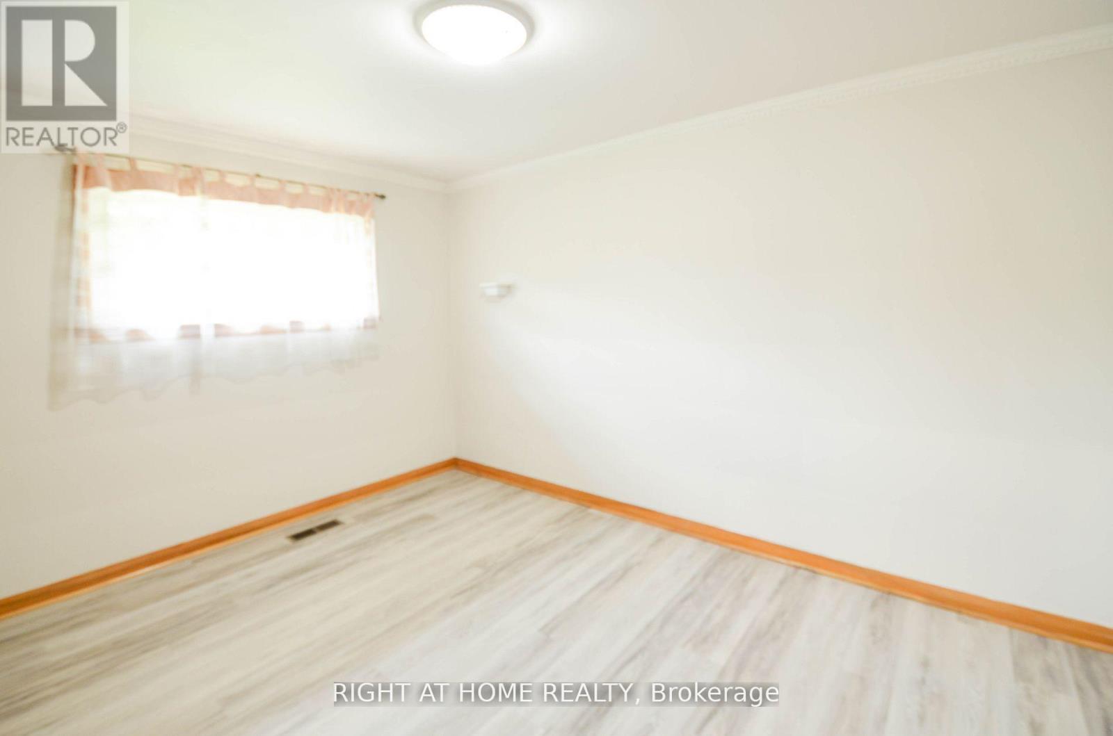 10 Amulet Street, Toronto, Ontario  M1T 2E4 - Photo 5 - E12690114