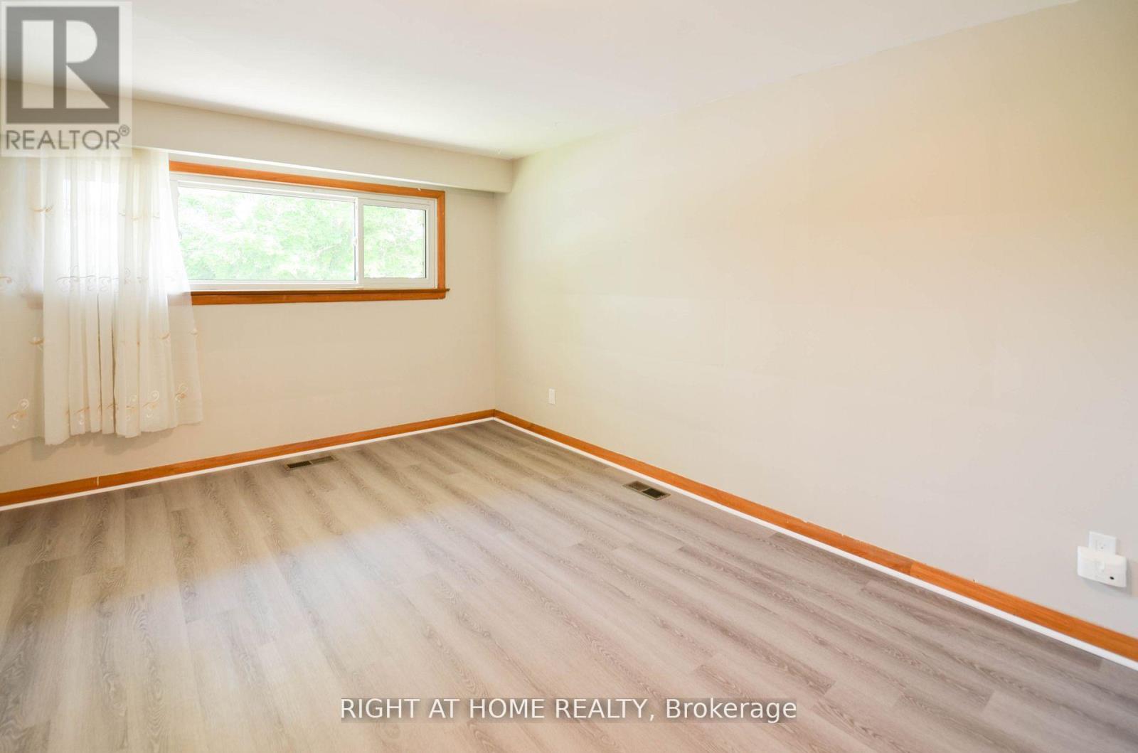 10 Amulet Street, Toronto, Ontario  M1T 2E4 - Photo 7 - E12690114