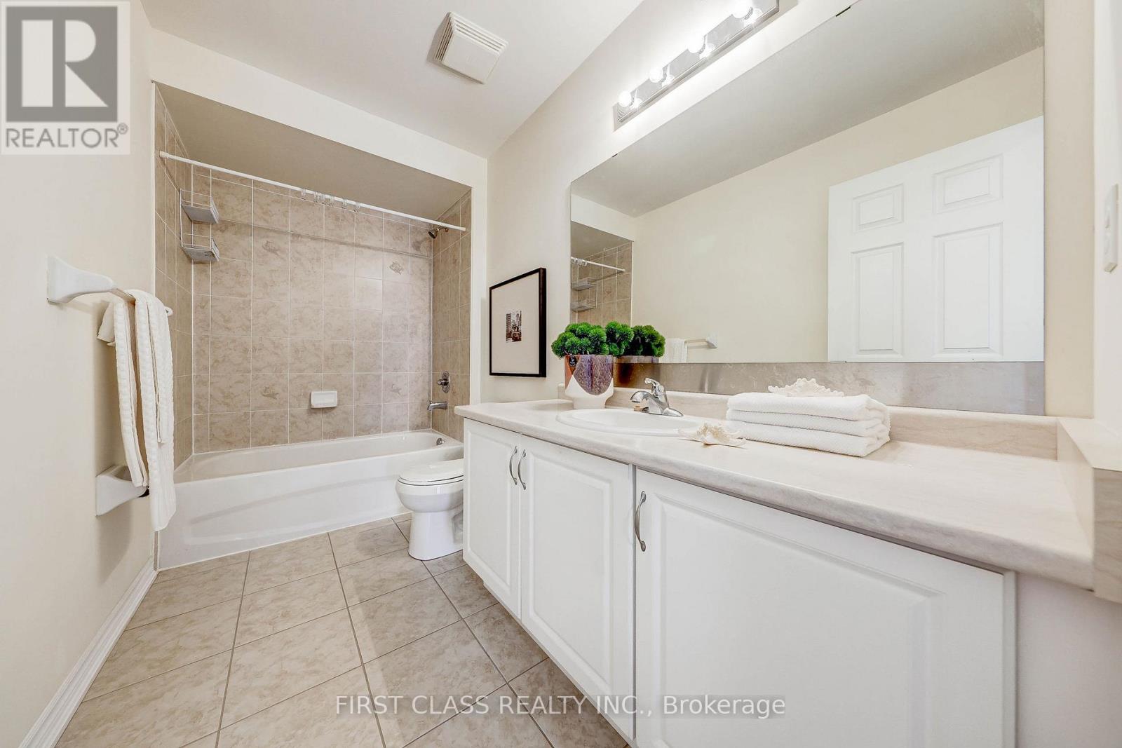 2 James Parrott Avenue, Markham, Ontario  L6E 0J9 - Photo 20 - N12690096