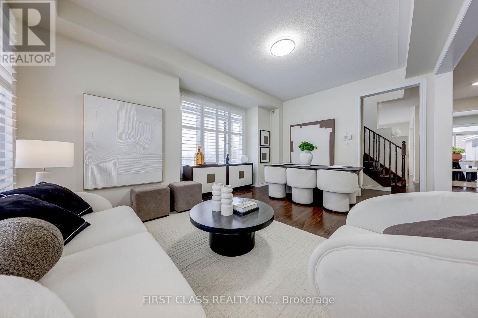 2 James Parrott Avenue, Markham, Ontario  L6E 0J9 - Photo 3 - N12690096