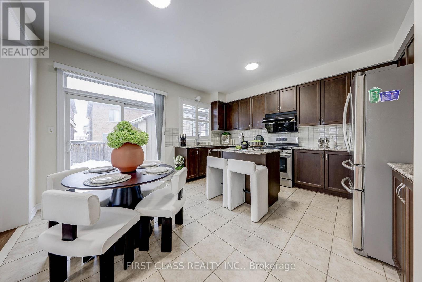 2 James Parrott Avenue, Markham, Ontario  L6E 0J9 - Photo 8 - N12690096