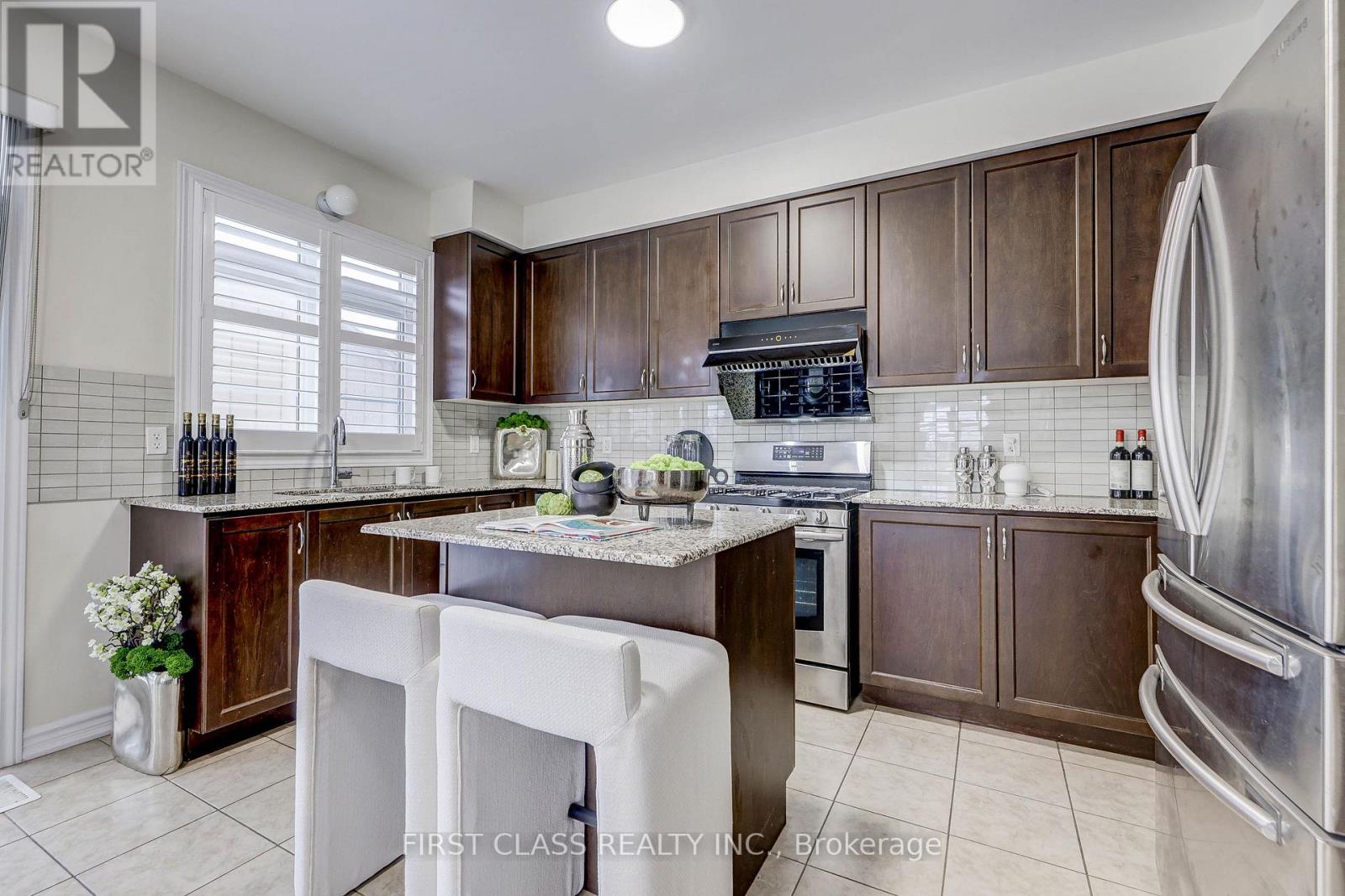 2 James Parrott Avenue, Markham, Ontario  L6E 0J9 - Photo 9 - N12690096