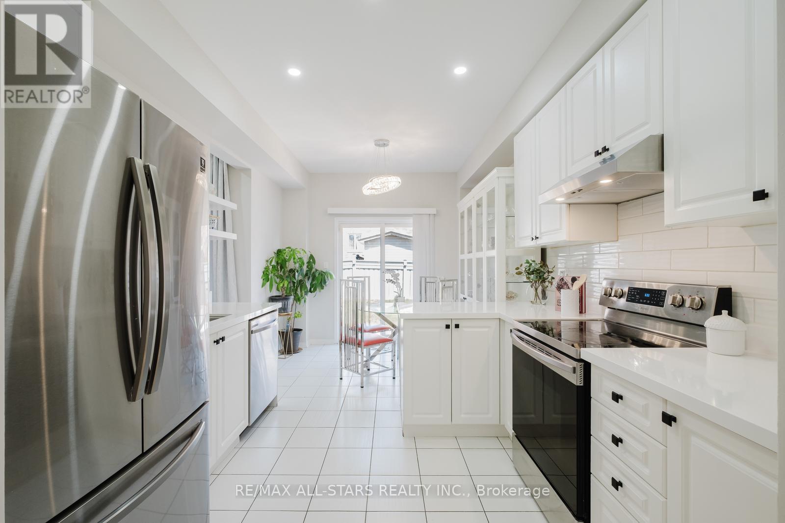 19 Coronet Street, Whitchurch-Stouffville, Ontario  L4A 0X8 - Photo 10 - N12690128