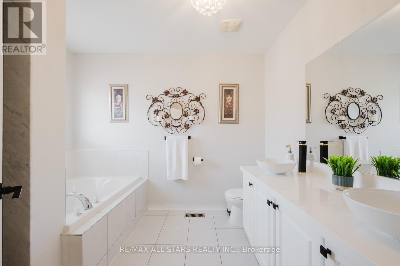 19 Coronet Street, Whitchurch-Stouffville, Ontario  L4A 0X8 - Photo 13 - N12690128