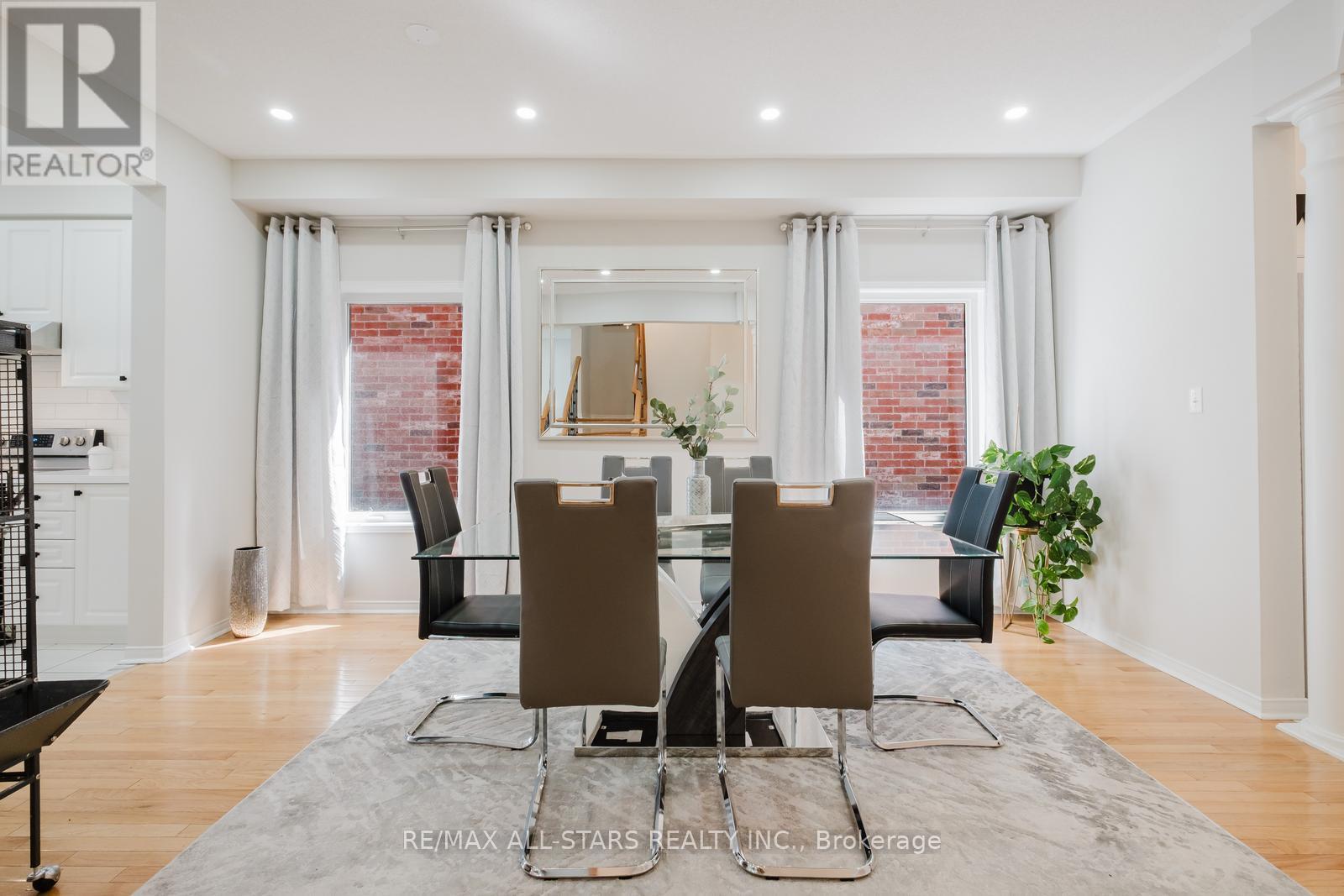 19 Coronet Street, Whitchurch-Stouffville, Ontario  L4A 0X8 - Photo 5 - N12690128