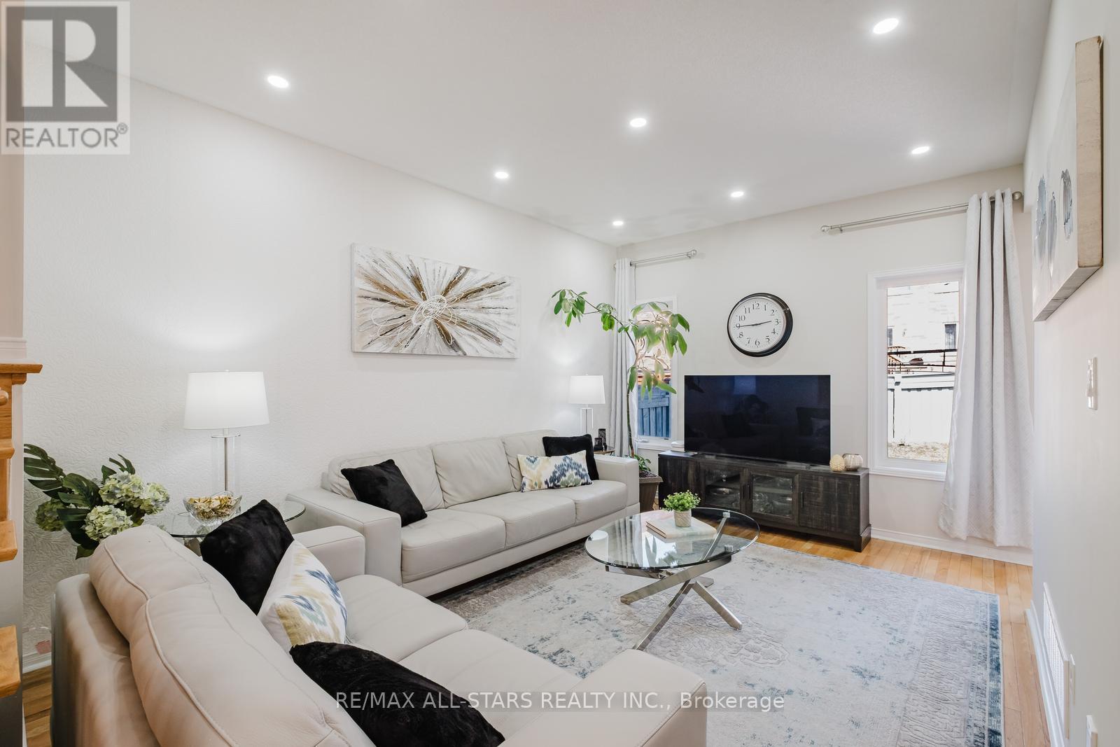 19 Coronet Street, Whitchurch-Stouffville, Ontario  L4A 0X8 - Photo 7 - N12690128