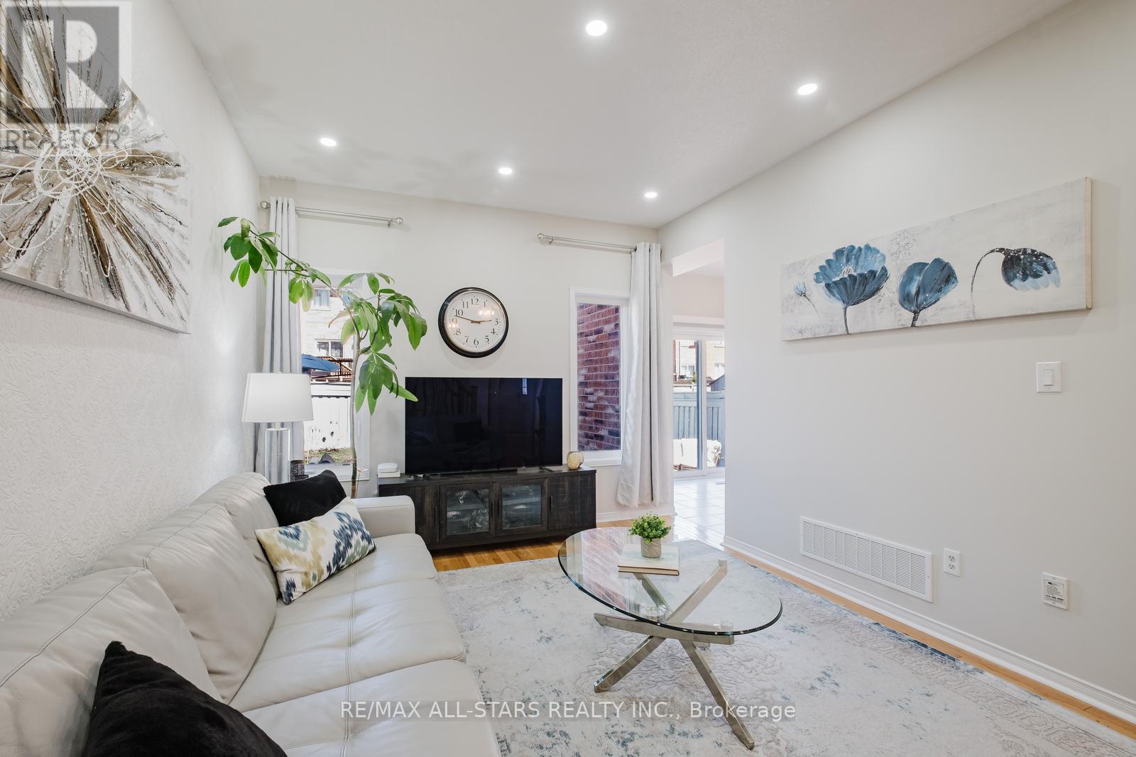 19 Coronet Street, Whitchurch-Stouffville, Ontario  L4A 0X8 - Photo 9 - N12690128