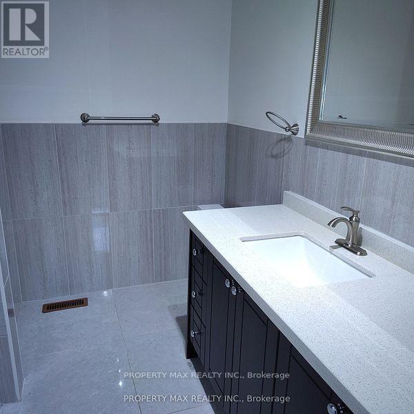 246 Simmons Boulevard, Brampton, Ontario  L6V 3Y1 - Photo 11 - W12690084