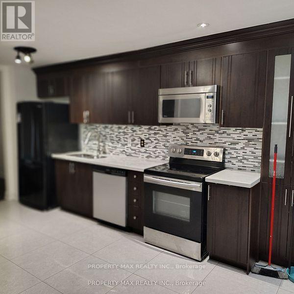 246 Simmons Boulevard, Brampton, Ontario  L6V 3Y1 - Photo 2 - W12690084