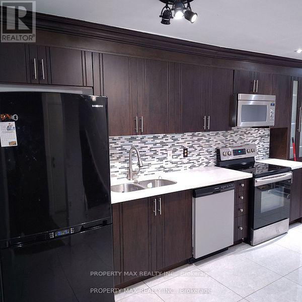 246 Simmons Boulevard, Brampton, Ontario  L6V 3Y1 - Photo 3 - W12690084