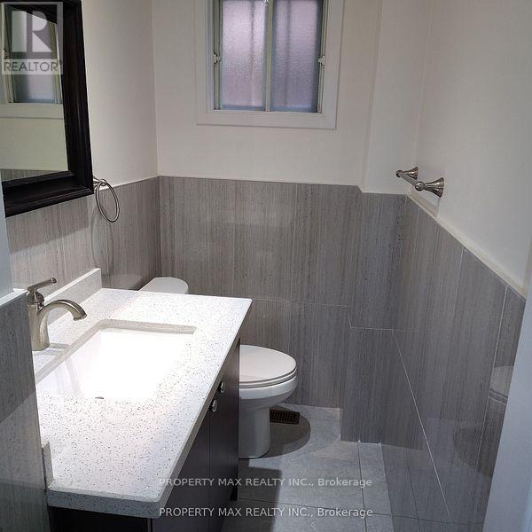 246 Simmons Boulevard, Brampton, Ontario  L6V 3Y1 - Photo 4 - W12690084