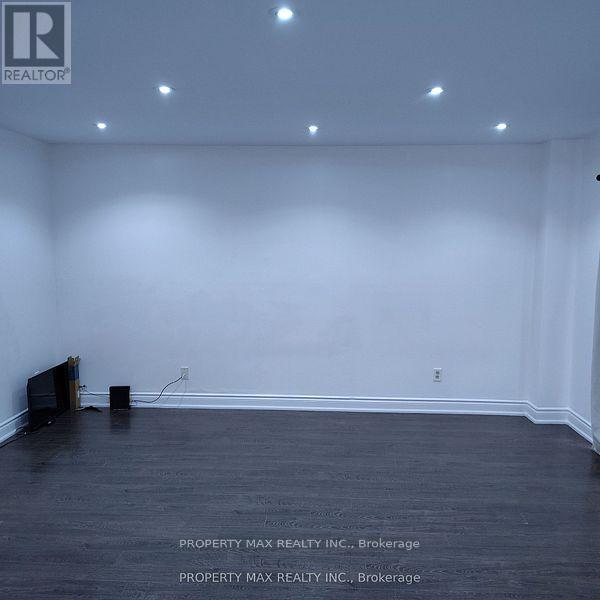 246 Simmons Boulevard, Brampton, Ontario  L6V 3Y1 - Photo 5 - W12690084