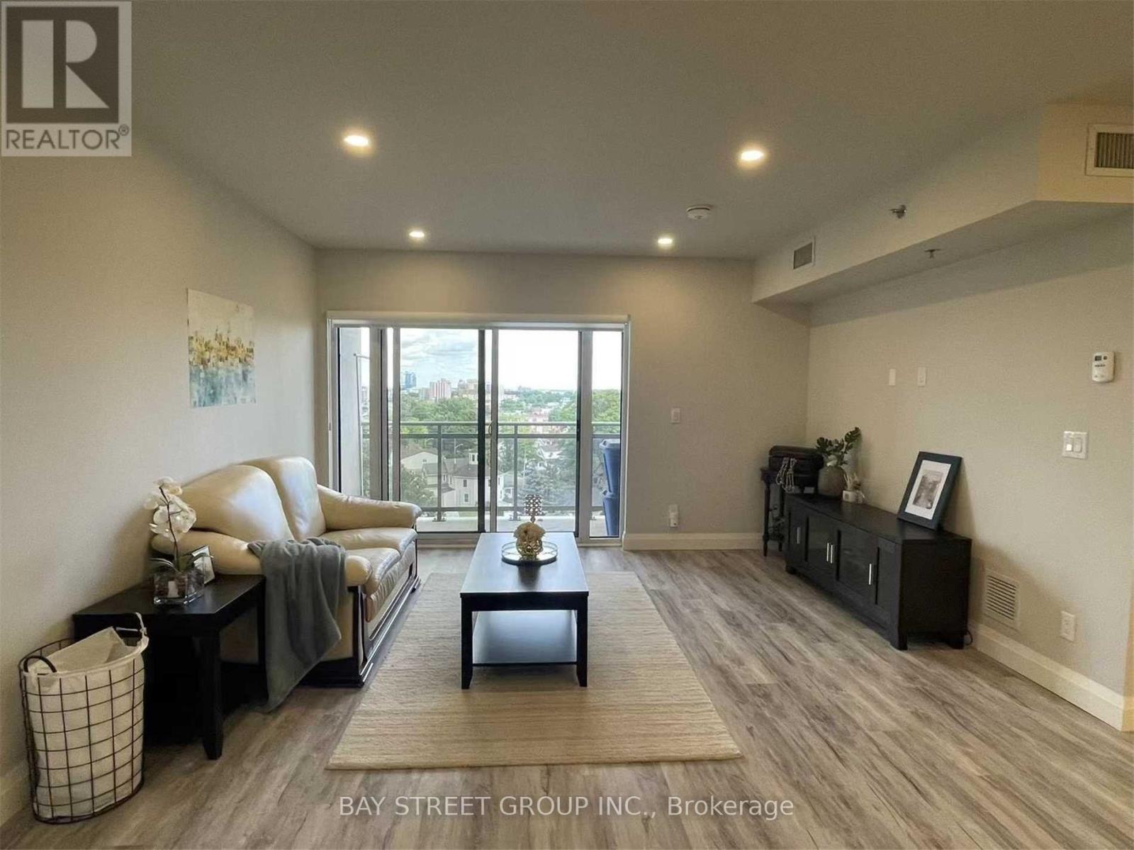 701 - 5698 Main Street, Niagara Falls, Ontario  L2G 0Z2 - Photo 3 - X12690080