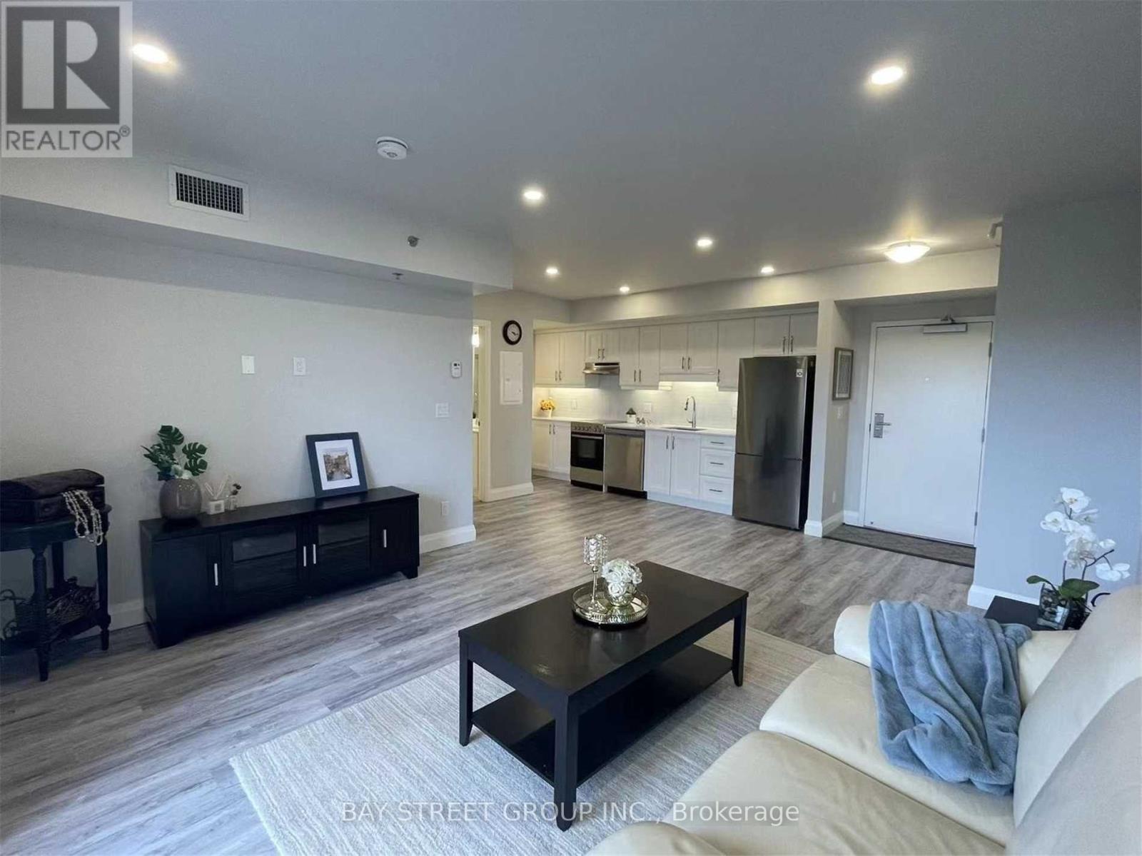 701 - 5698 Main Street, Niagara Falls, Ontario  L2G 0Z2 - Photo 4 - X12690080