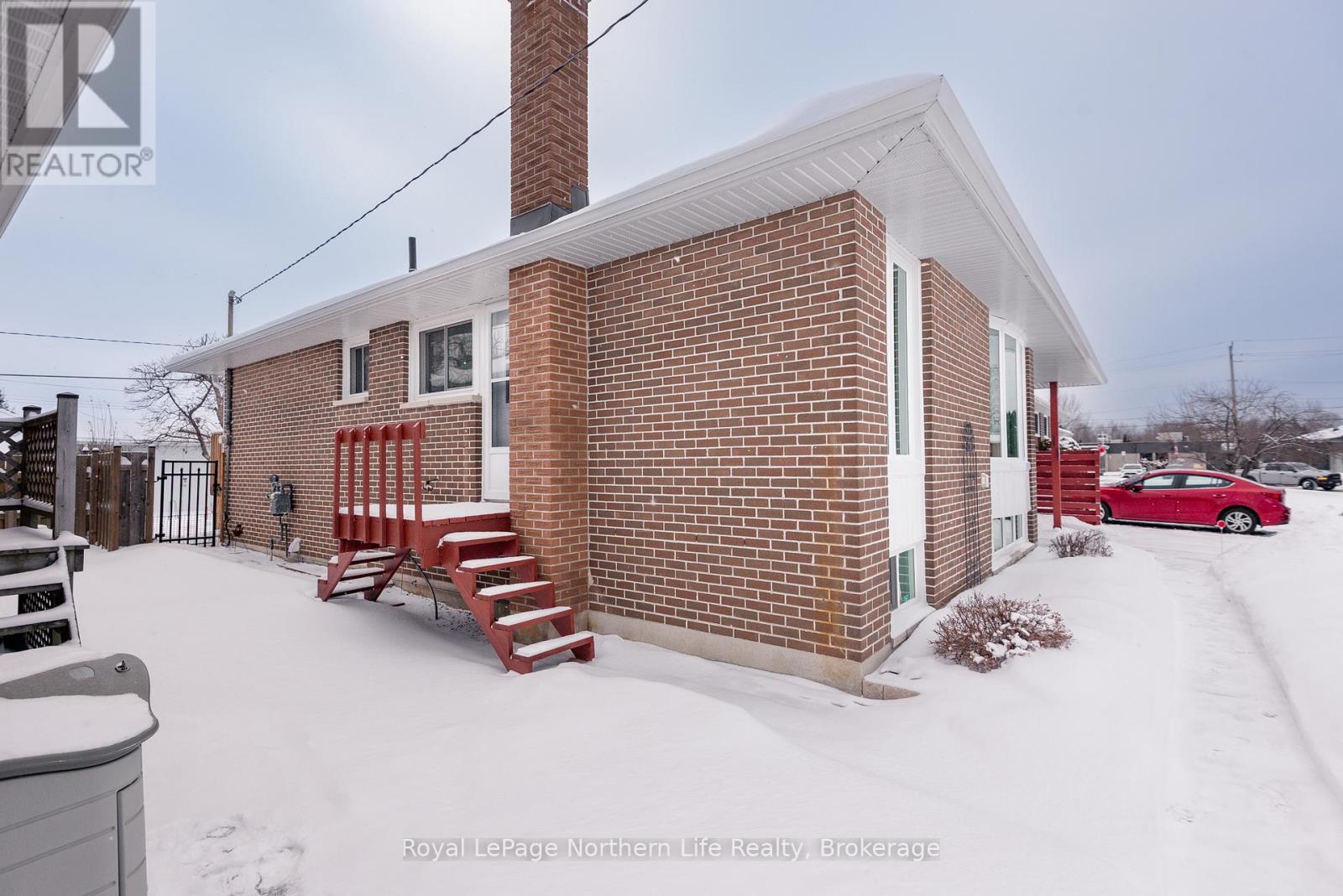 5 Strathcona Drive, North Bay, Ontario  P1A 2M5 - Photo 3 - X12690168