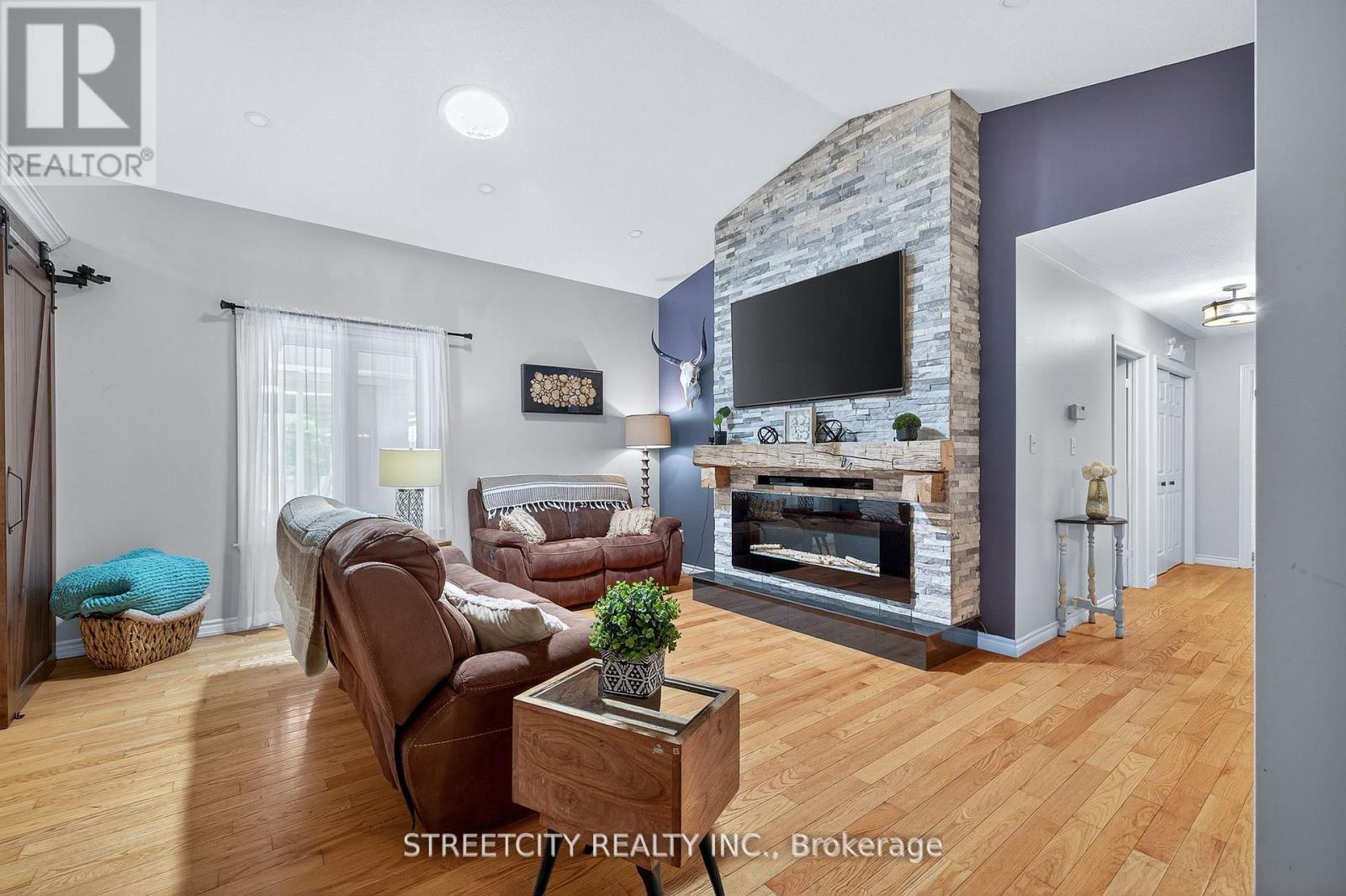 1163 Crumlin Side Road, London East, Ontario  N5V 1R6 - Photo 5 - X12690188