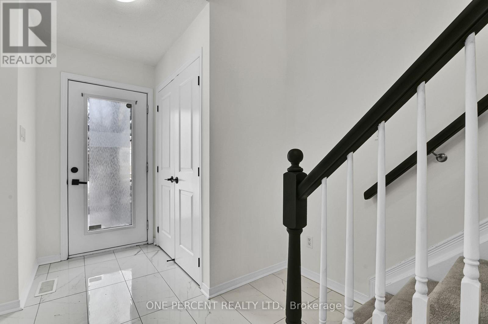 563 Burleigh Private, Ottawa, Ontario  K1J 1J9 - Photo 4 - X12690178