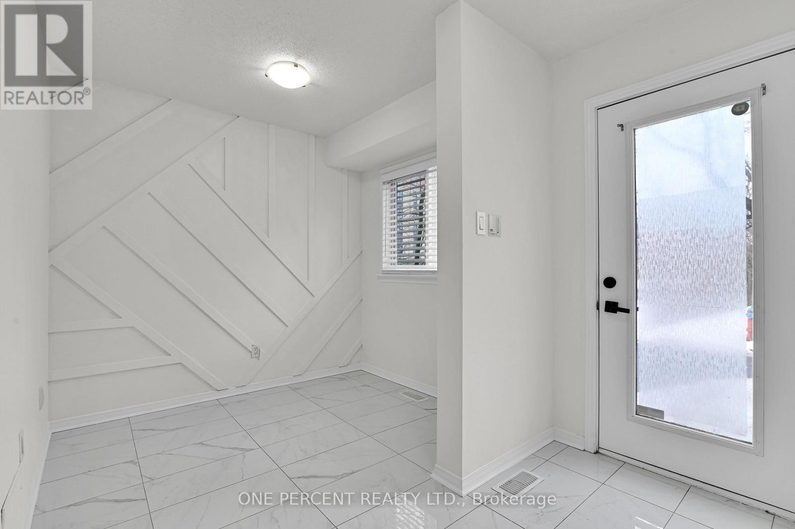 563 Burleigh Private, Ottawa, Ontario  K1J 1J9 - Photo 5 - X12690178