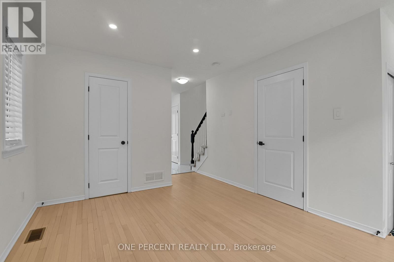 563 Burleigh Private, Ottawa, Ontario  K1J 1J9 - Photo 7 - X12690178