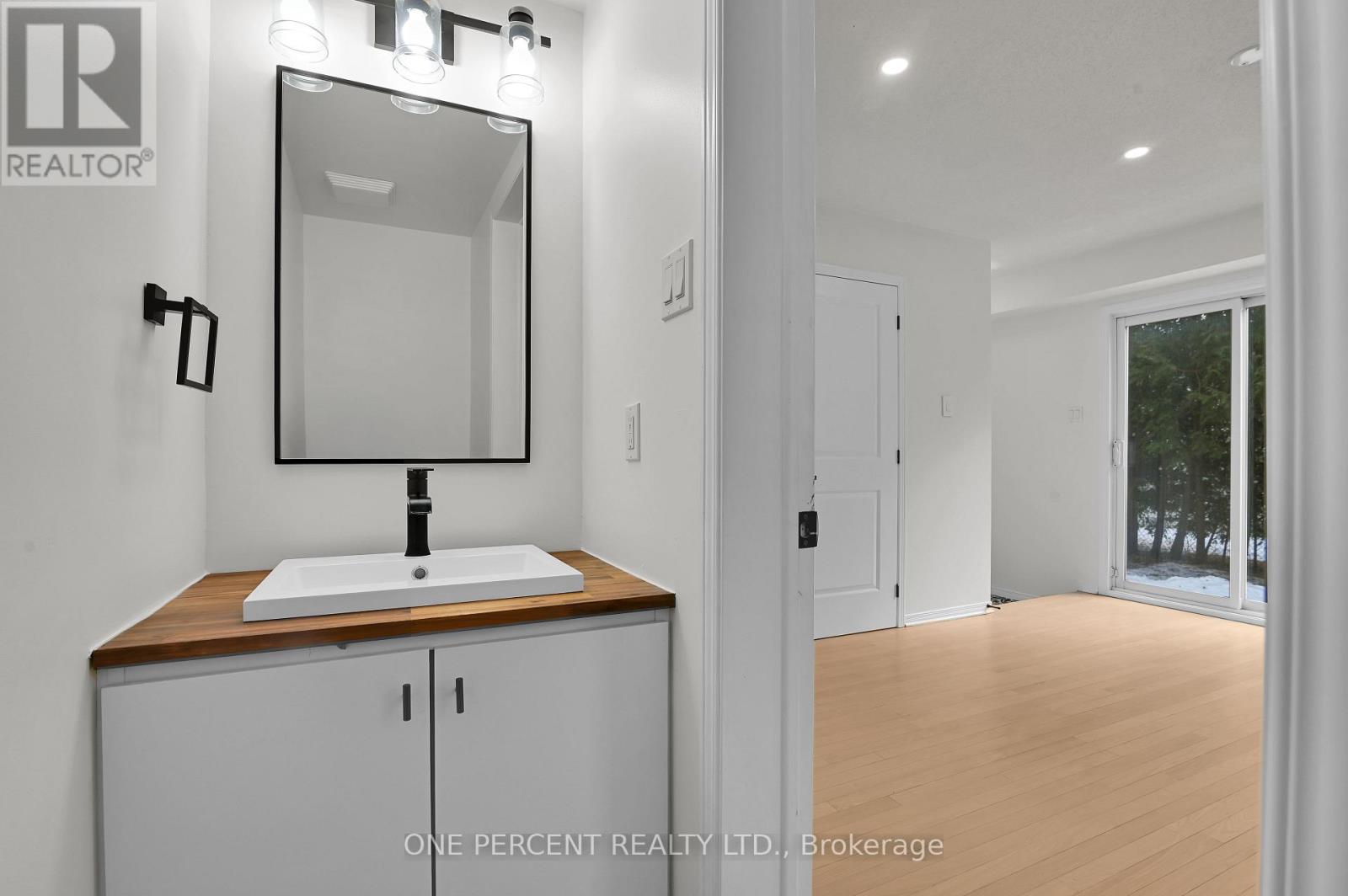 563 Burleigh Private, Ottawa, Ontario  K1J 1J9 - Photo 8 - X12690178