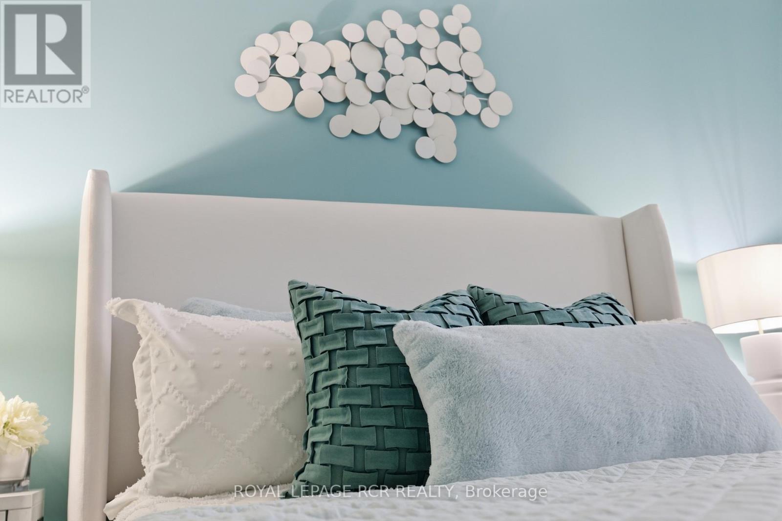 66 Orange Mill Court, Orangeville, Ontario L9W 3R6 - Photo 17 - W12690166